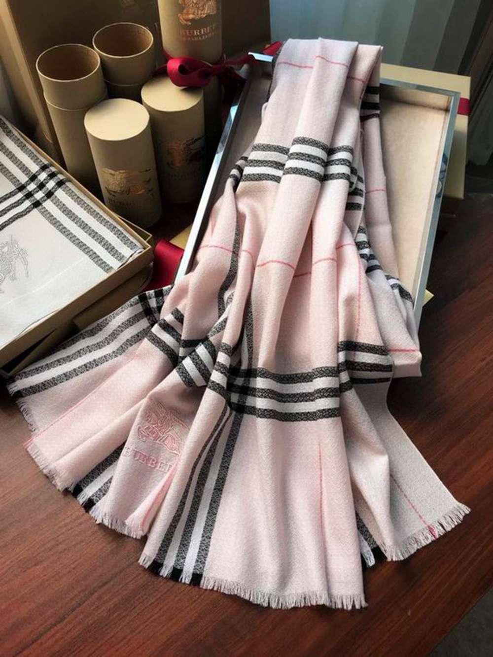 Bv*b*rry Scarf